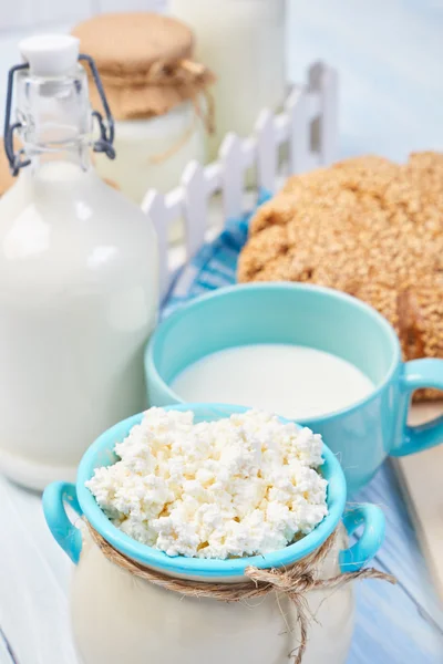 Produtos lácteos na mesa — Fotografia de Stock