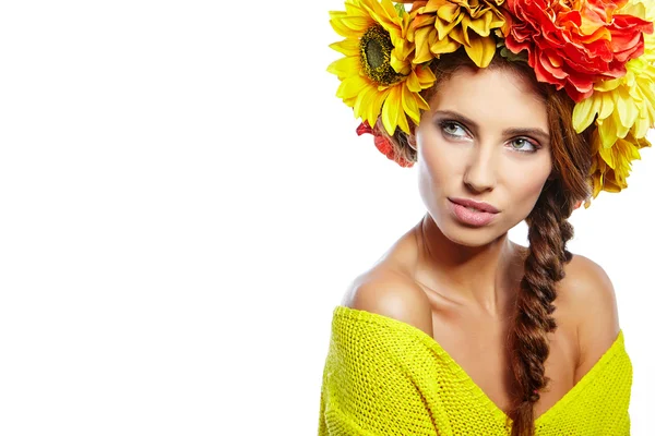 Dama con corona de flores —  Fotos de Stock