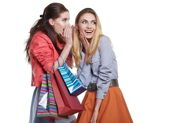 Shopping, sale and gifts concept - two smiling teenage girls wit — Stock Photo, Image