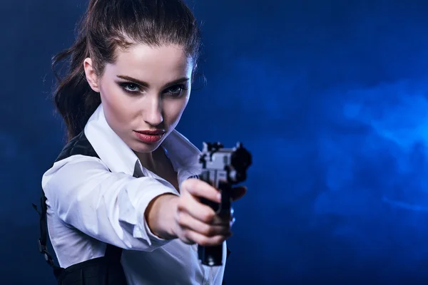 Beautiful girl holding gun\ — Stock Photo, Image