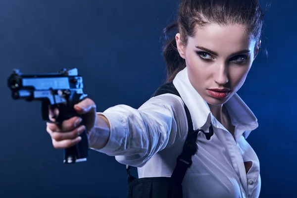 Beautiful girl holding gun\ —  Fotos de Stock