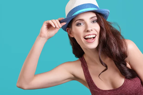 Mujer con sombrero de primavera —  Fotos de Stock