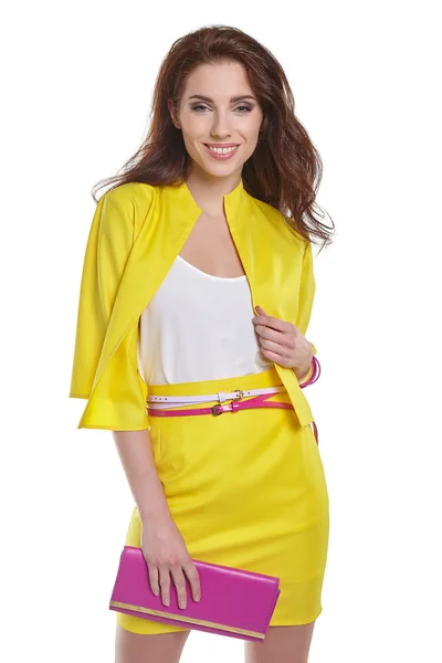 Vrouw in gele jurk — Stockfoto