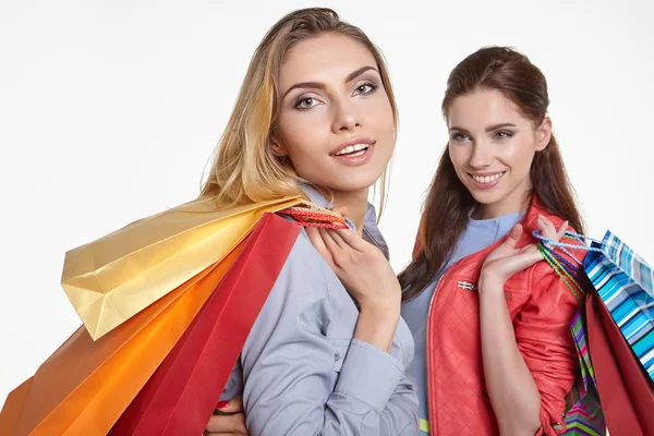 Meninas com sacos de compras — Fotografia de Stock