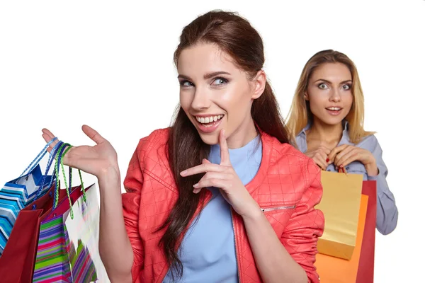 Chicas con bolsas de compras — Foto de Stock