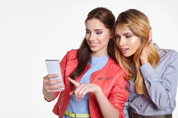 Women looking on smart phone — Stock Photo, Image