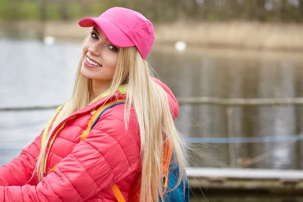 Chica vestida con ropa deportiva — Foto de Stock