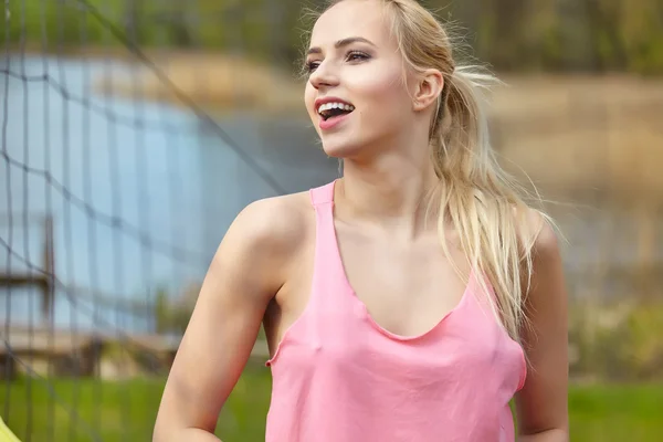 Girl playing volleyball — Stock Photo, Image