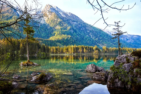 Schöne Berge und See — Stockfoto