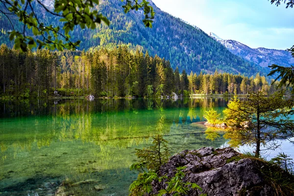 Schöne Berge und See — Stockfoto