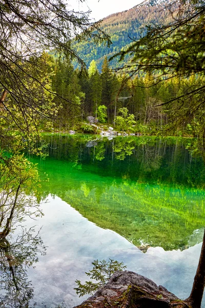 Schöne Berge und See — Stockfoto