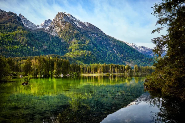 Schöne Berge und See — Stockfoto