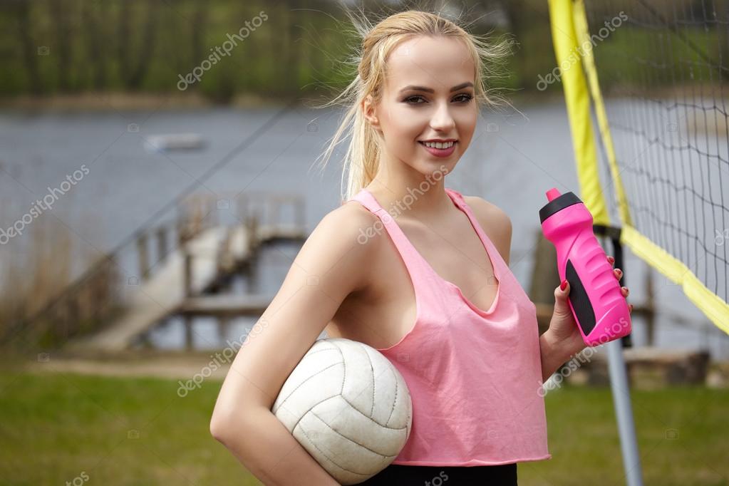 Sexy Blonde Mdchen Volleyball Spielen  Stockfoto  Zoomteam 113219466-4504