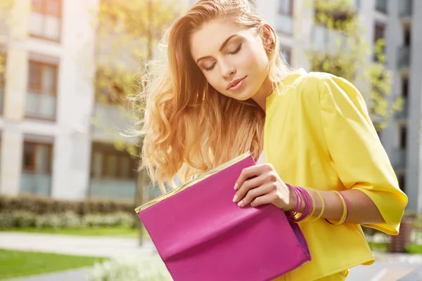 Fashion woman in yellow clothes — Stock Photo, Image