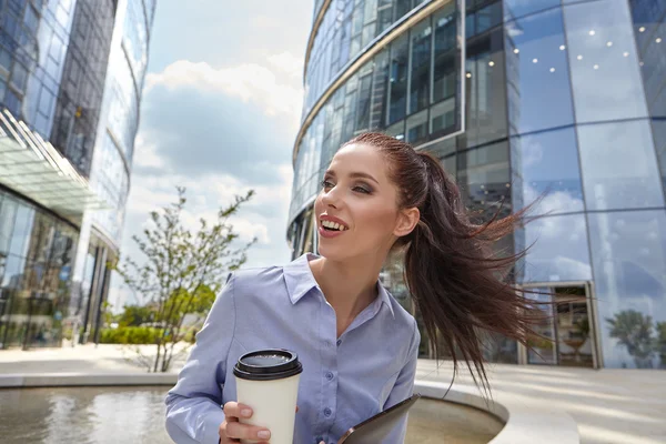 Businesswoman talking on the mobile phone — Stock Photo, Image