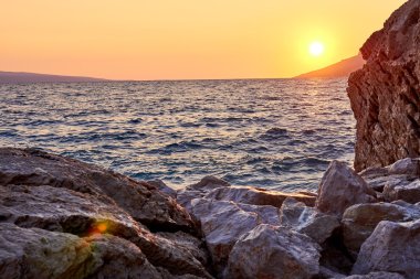 Kayalar Adası'nda günbatımı 