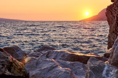 Kayalar Adası'nda günbatımı 