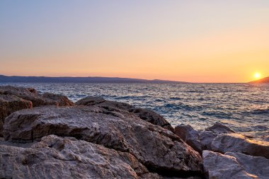 Kayalar Adası'nda günbatımı 