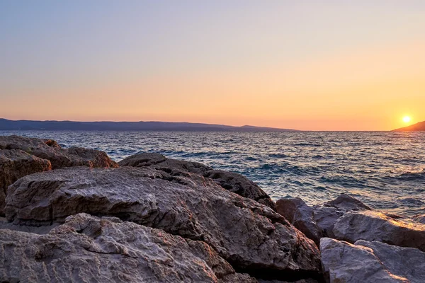 Kayalar Adası'nda günbatımı 
