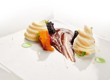 şekerli tatlı plaka üzerinde