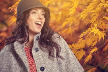 şapkalı güzel kız 