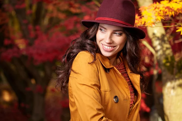 Portret van een herfst vrouw — Stockfoto