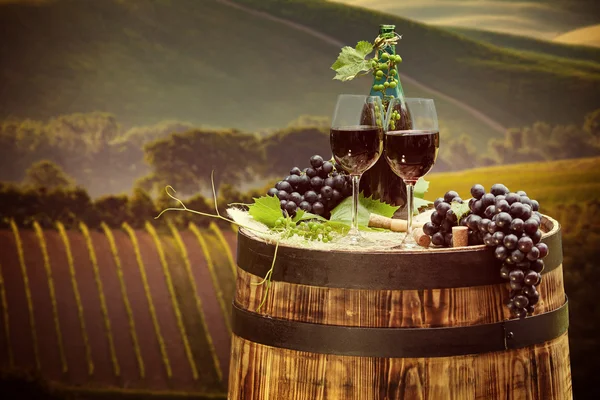 Red wine on barrel — Stock Photo, Image