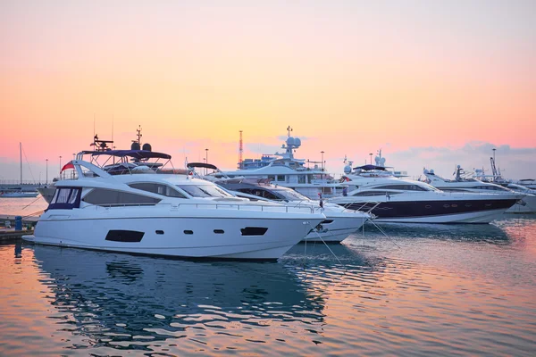 Extra dużych luksusowych jachtów — Zdjęcie stockowe