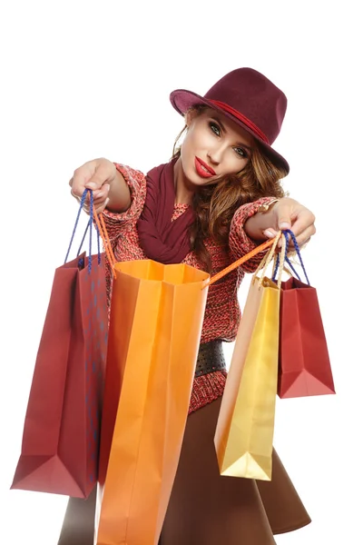 Mujer de otoño con bolsas de compras —  Fotos de Stock