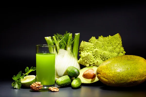 Zdrowe soki owocowo -warzywne — Zdjęcie stockowe