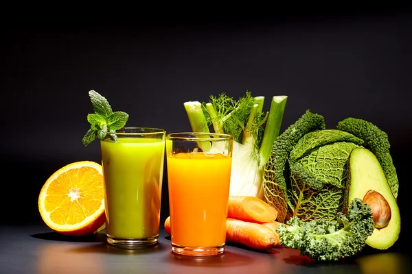 Hälsosamma juicer grönsaker och frukt — Stockfoto