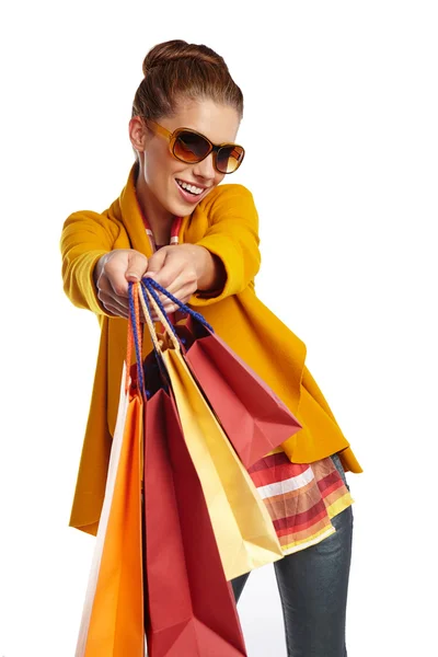 Alışveriş çantalı kadın. — Stok fotoğraf