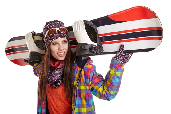 Frau steht mit Snowboard — Stockfoto