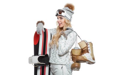 kadın ayakta tutan snowboard