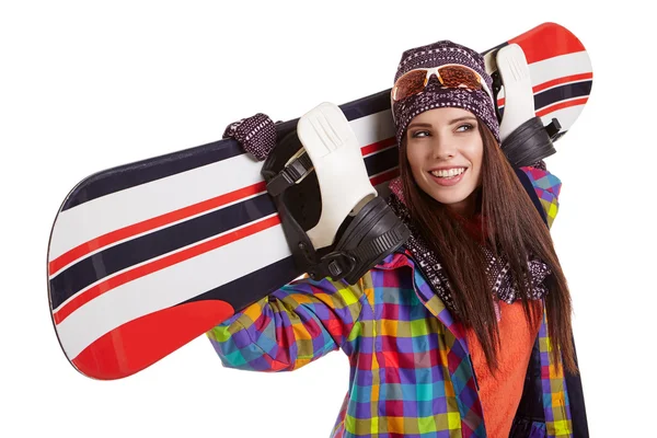 Hermosa mujer con una tabla de snowboard — Foto de Stock