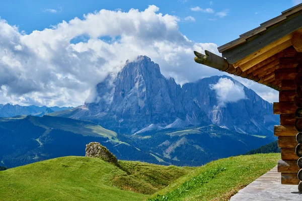 Ein Kleines Baumhaus Den Dolomiten — Stockfoto