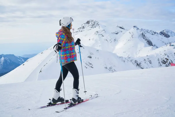 Woman Skier Wearing White Healmet Mask Snow Winter Mountain — Stock Photo, Image