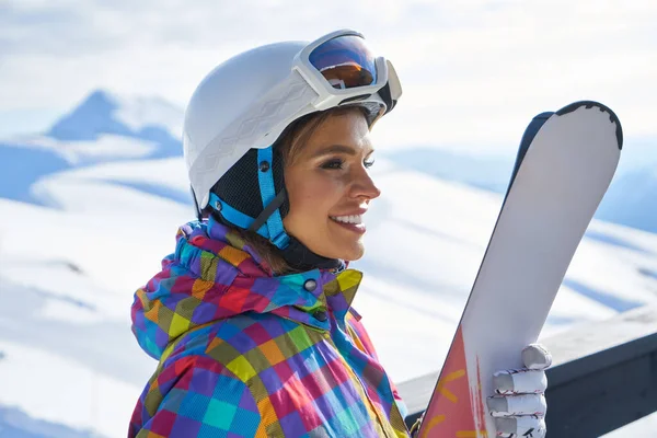 Femme Skieur Portant Blanc Guéri Avec Masque Dans Neige Hiver — Photo