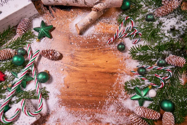 Composição Natal Com Ramo Abeto Presentes Mesa Madeira Cima Para — Fotografia de Stock