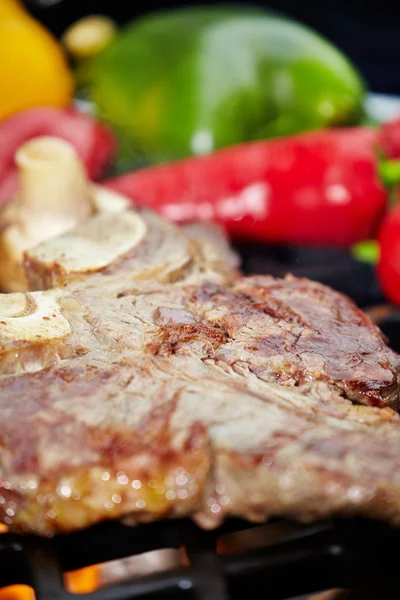 Grilovaný t-bone steak — Stock fotografie