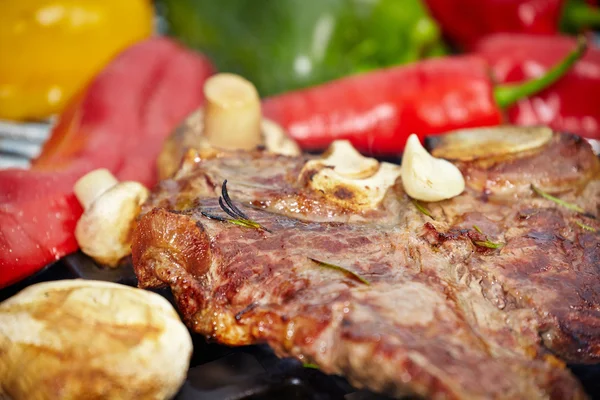 Filete de hueso en T a la parrilla — Foto de Stock