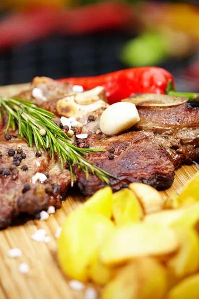 Filete de hueso en T a la parrilla — Foto de Stock