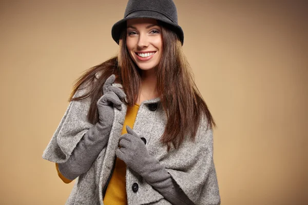 Portrait de femme d'automne en chapeau — Photo