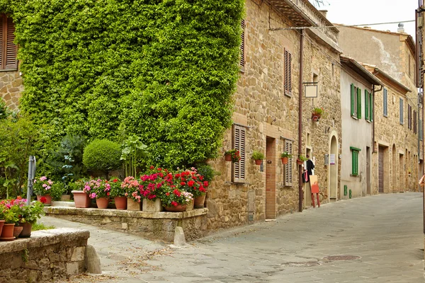 Strada medievale in pietra nel centro storico — Foto Stock