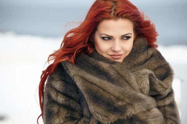 Portret młodej kobiety zima — Zdjęcie stockowe
