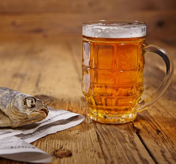 Beer and dried fish on wooden table — Stock Photo, Image