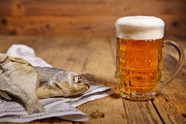 Beer and dried fish on wooden table — Stock Photo, Image