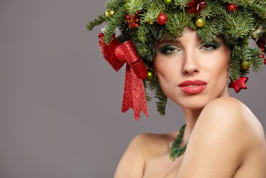 Yeşil sanatsal makyaj kadınla