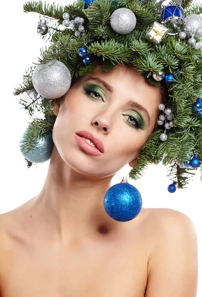 Жінка з різдвяною ялинкою Святкова зачіска — стокове фото
