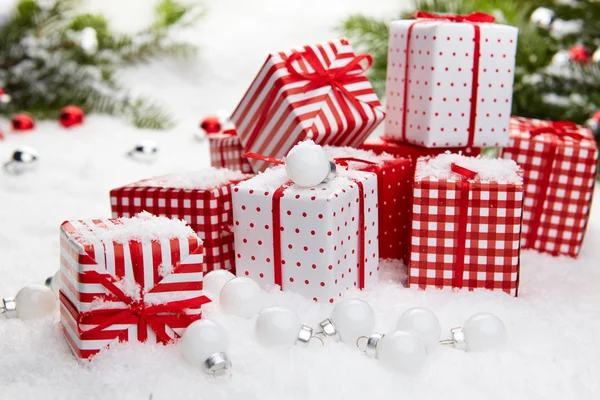 Handmade gift boxes in snow — Stock Photo, Image